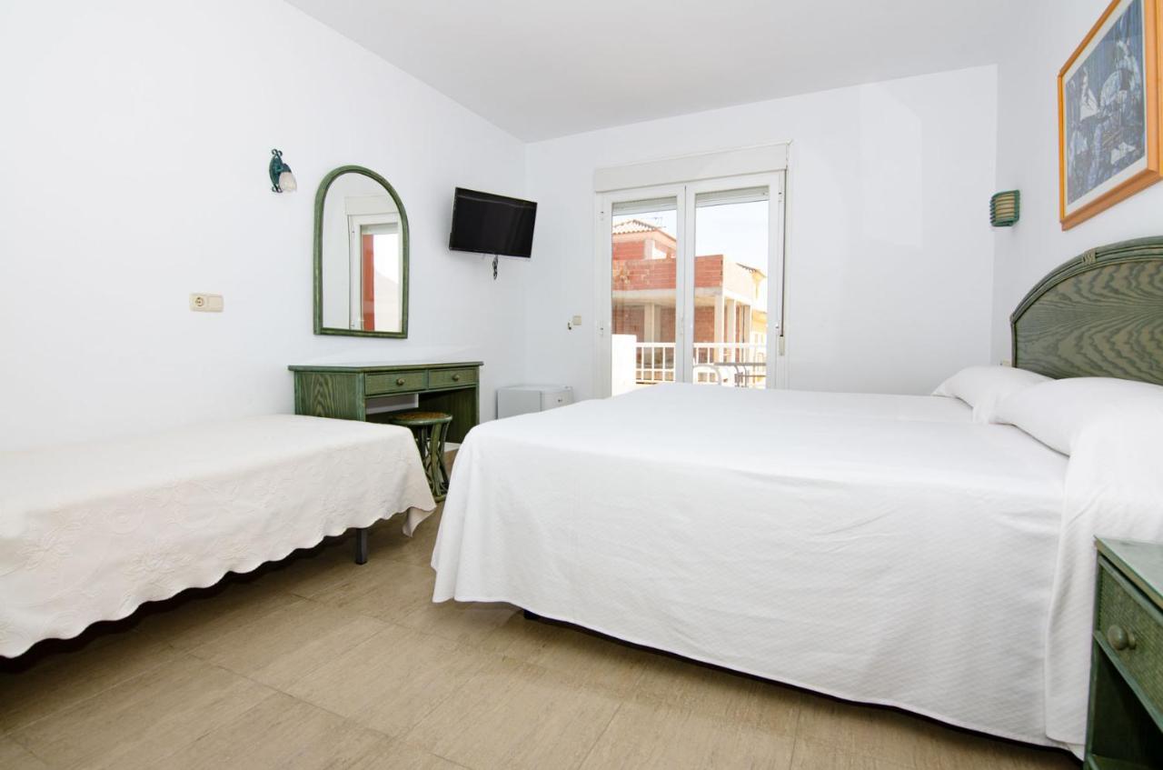 Hostal Manolo Garrucha Bagian luar foto