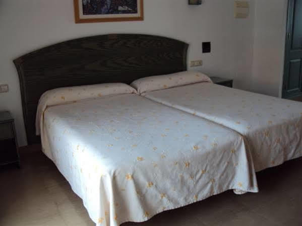 Hostal Manolo Garrucha Bagian luar foto